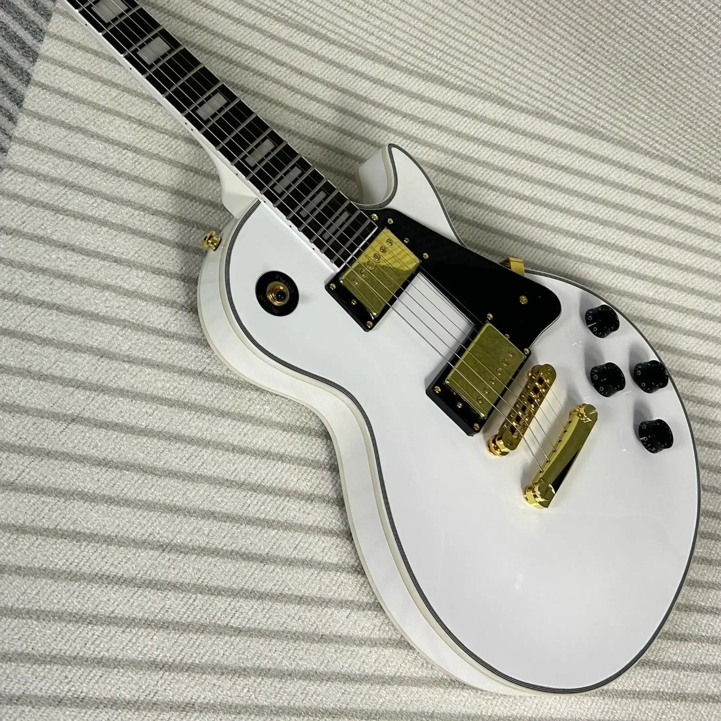 Alpine White Les Paul Style Guitar