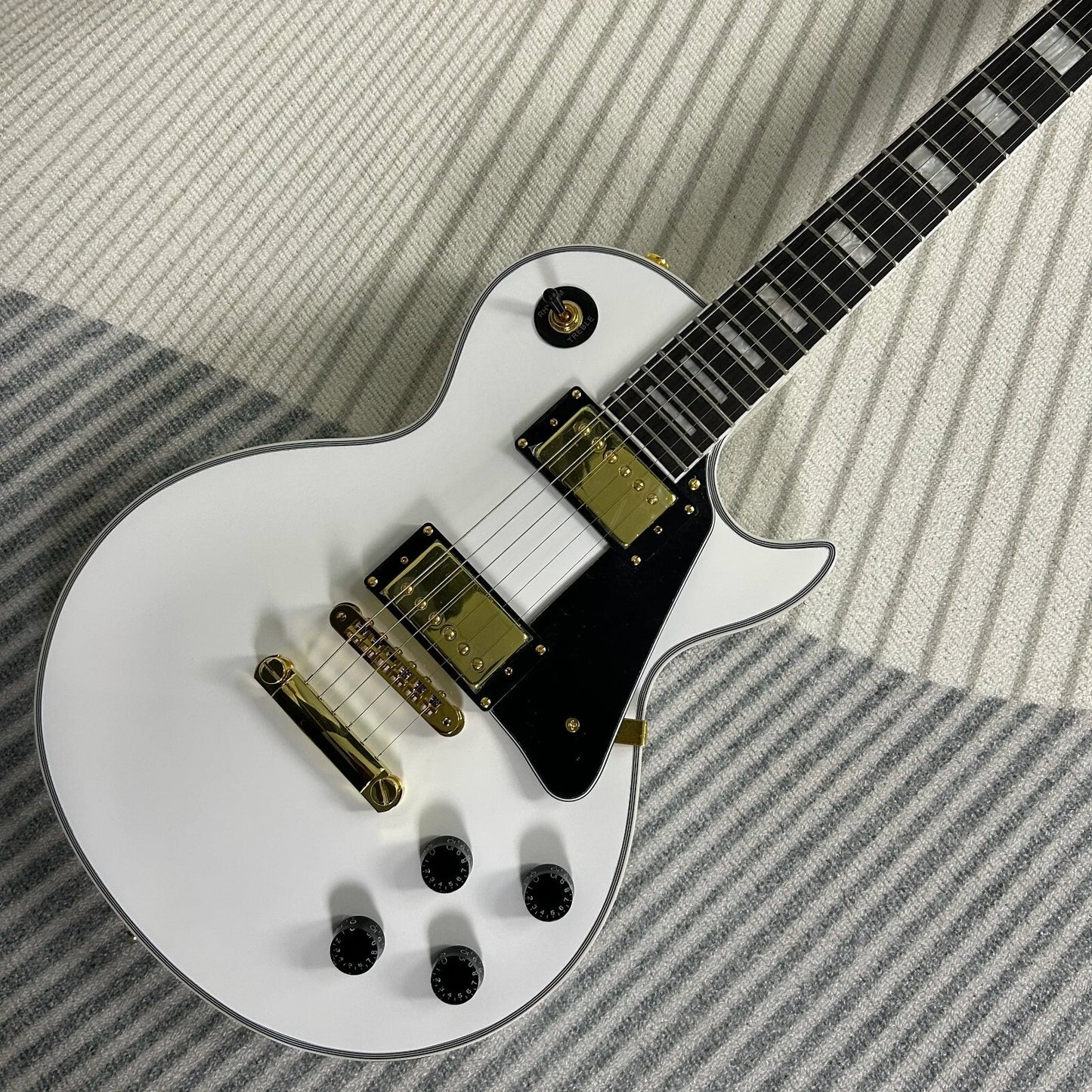 Alpine White Les Paul Style Guitar