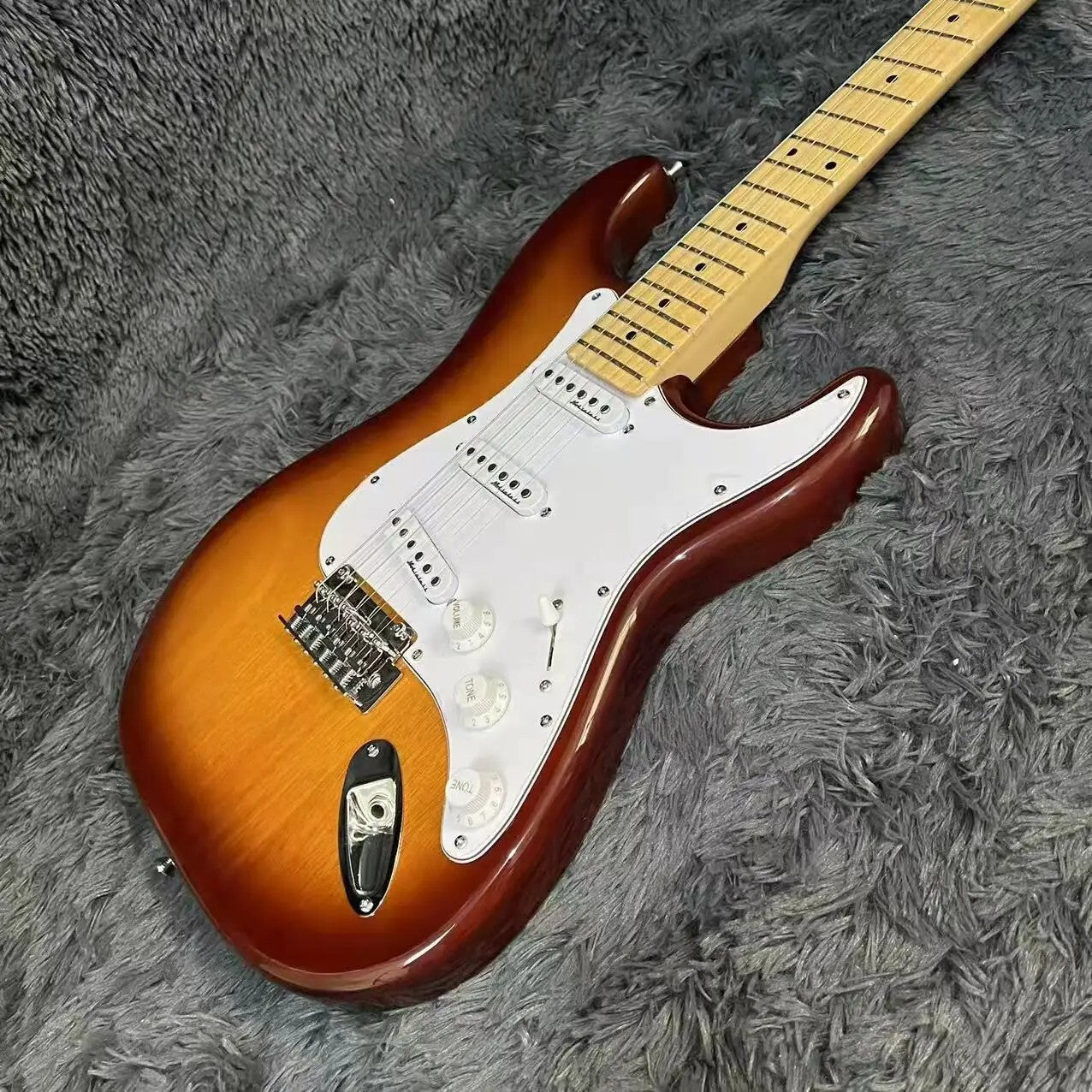 Vintage Sunburst Stratocaster Style Guitar - Maple Fretboard
