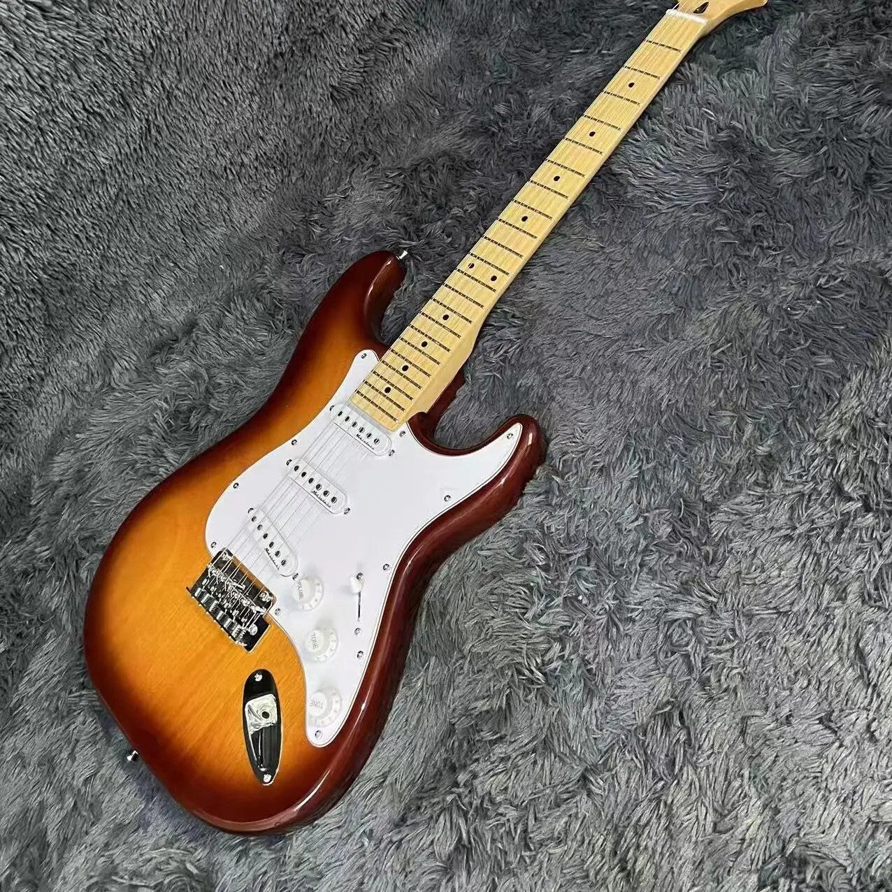 Vintage Sunburst Stratocaster Style Guitar - Maple Fretboard