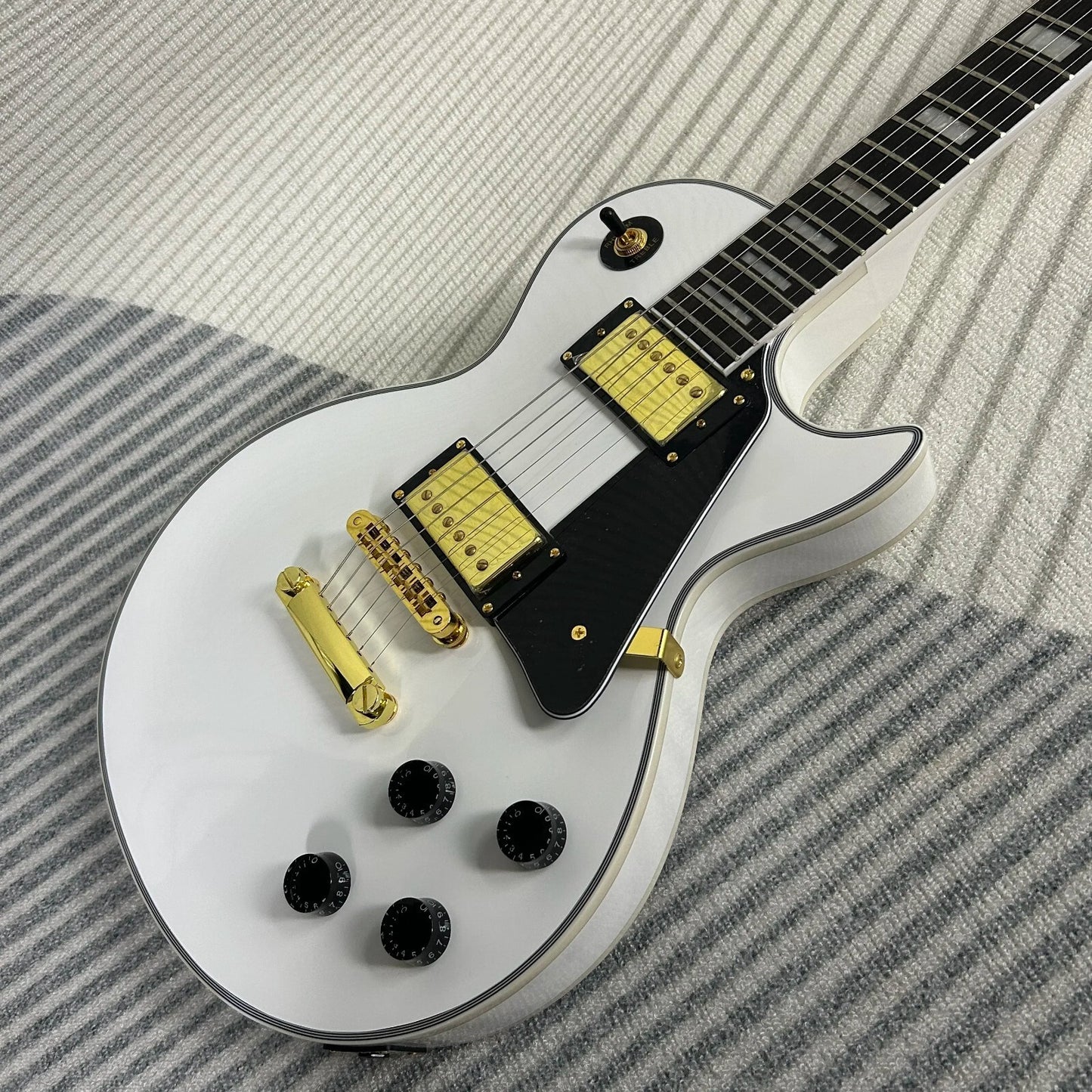 Alpine White Les Paul Style Guitar