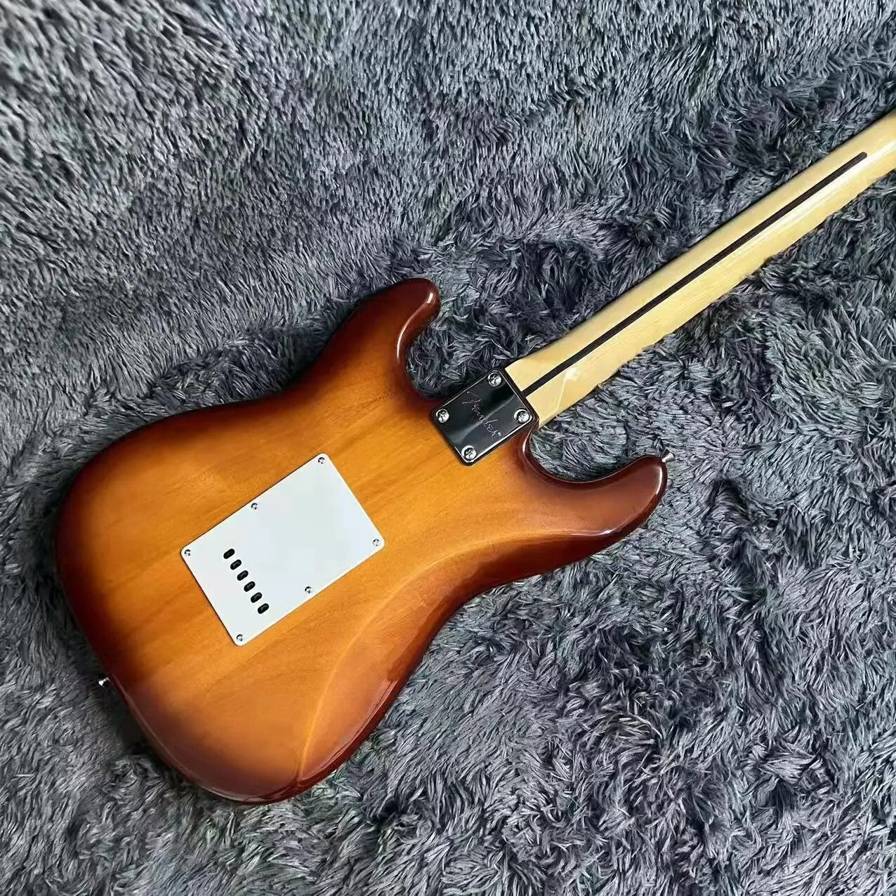 Vintage Sunburst Stratocaster Style Guitar - Maple Fretboard