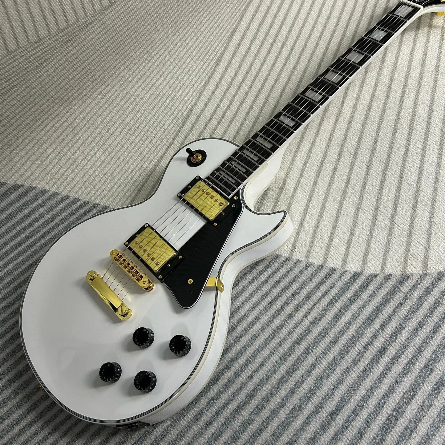 Alpine White Les Paul Style Guitar