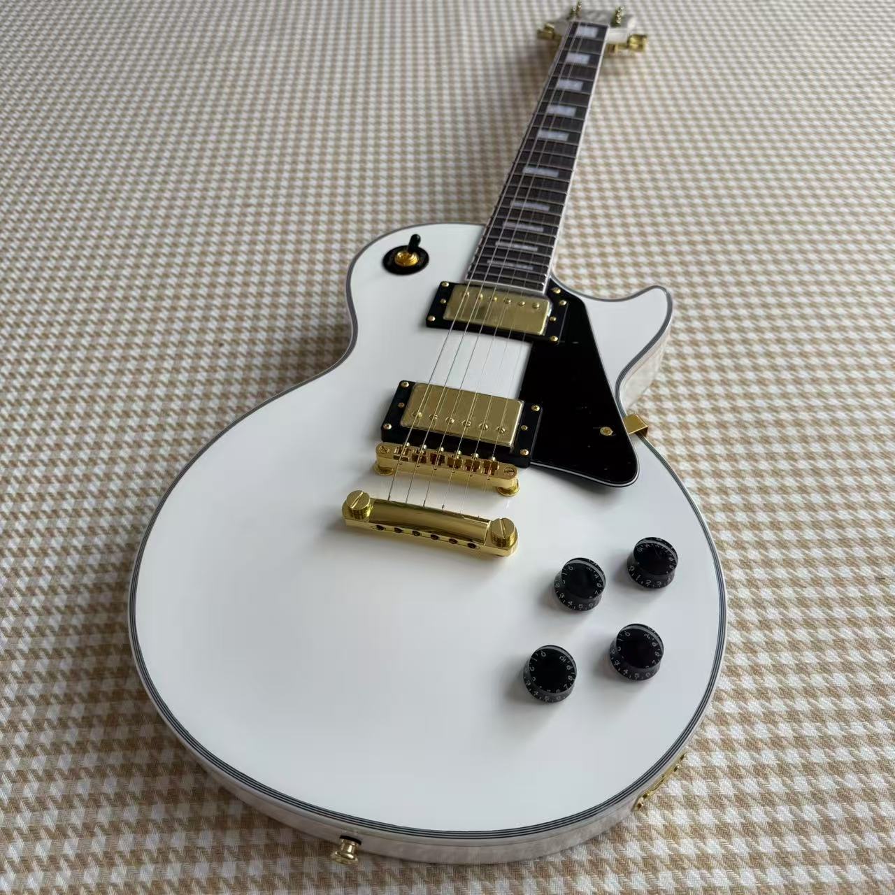 Alpine White Les Paul Style Guitar