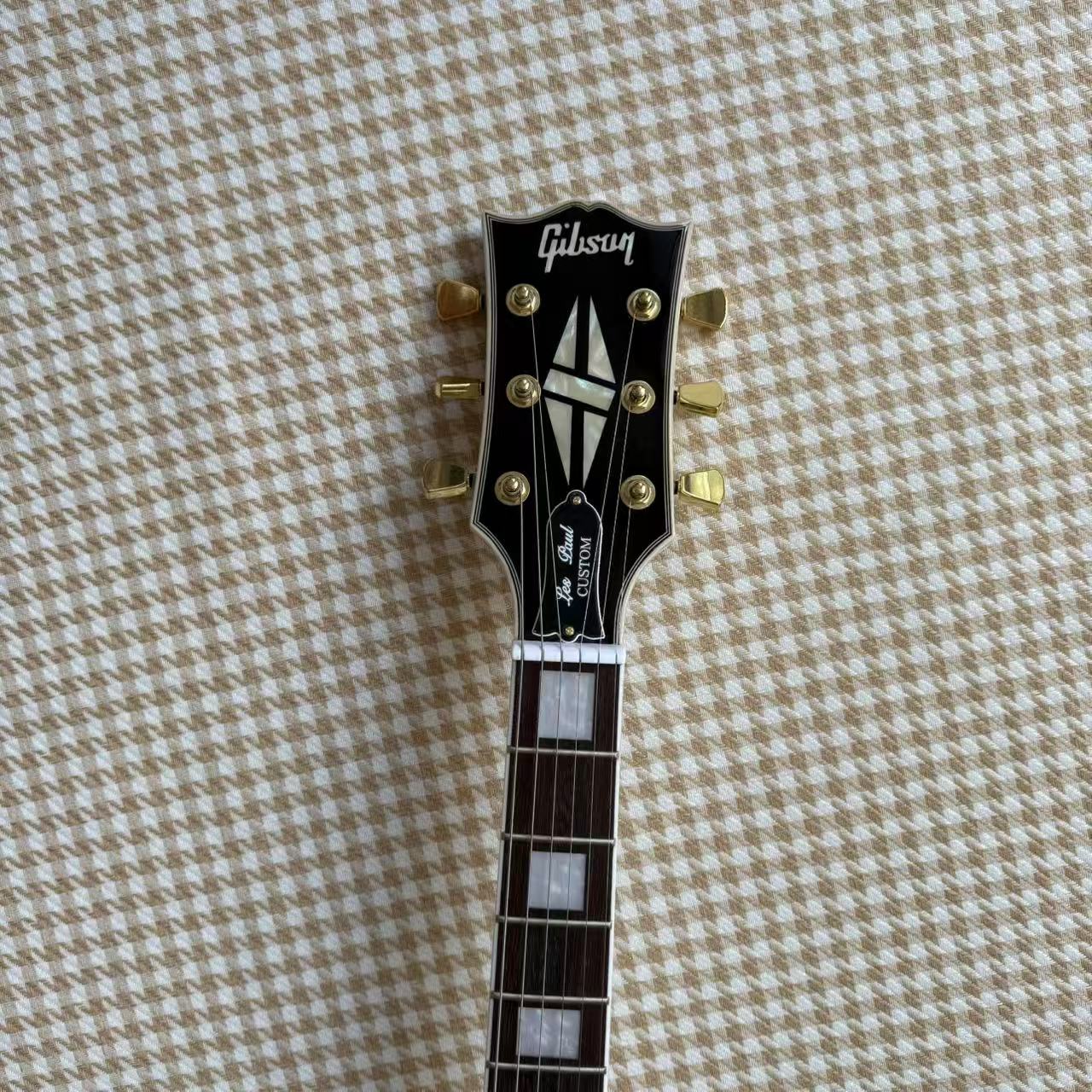 Alpine White Les Paul Style Guitar