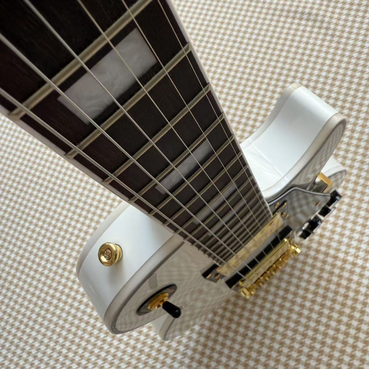 Alpine White Les Paul Style Guitar