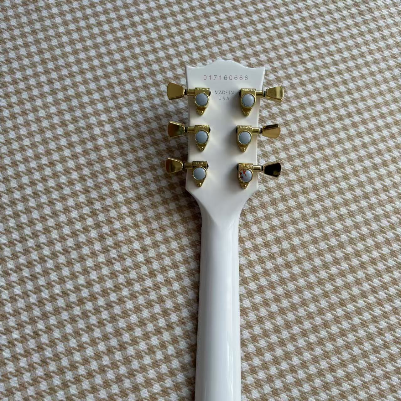 Alpine White Les Paul Style Guitar