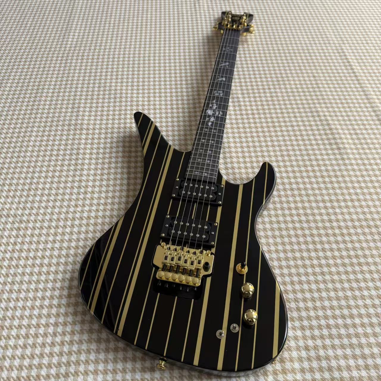 Back/Gold Pinstripe Synyster Gates Signature Style Guitar