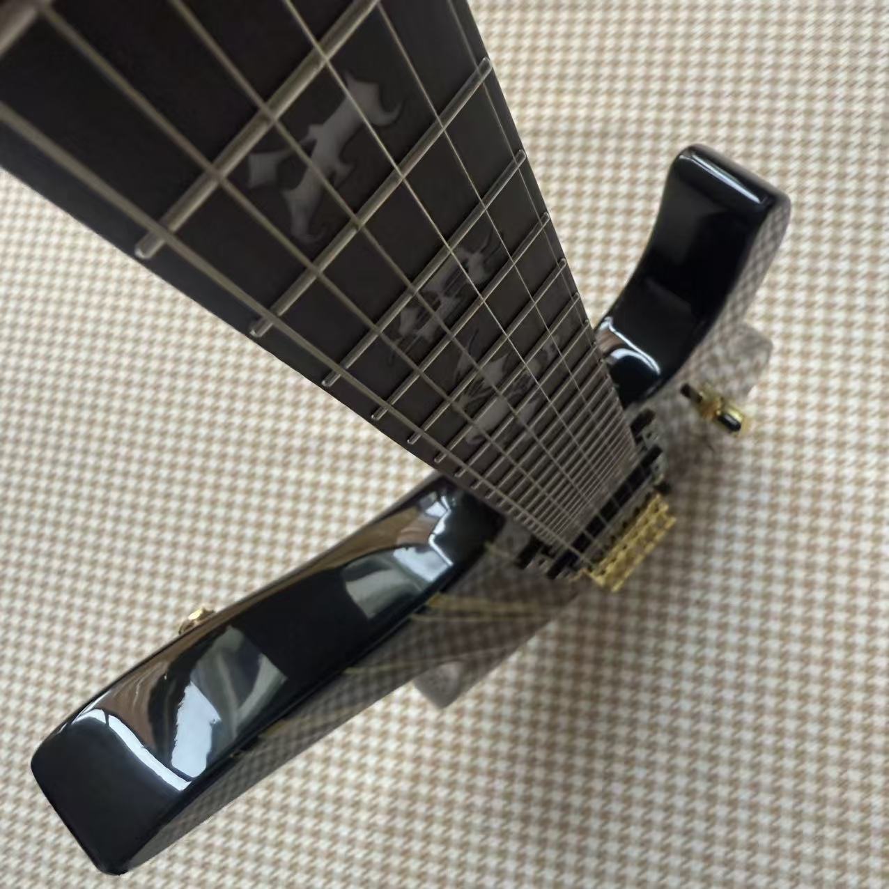 Back/Gold Pinstripe Synyster Gates Signature Style Guitar