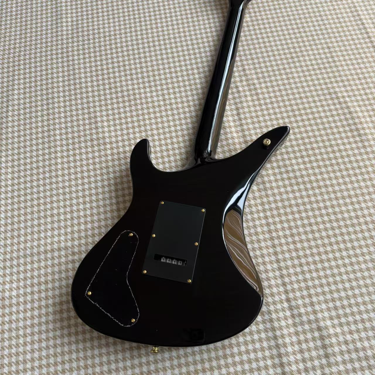 Back/Gold Pinstripe Synyster Gates Signature Style Guitar