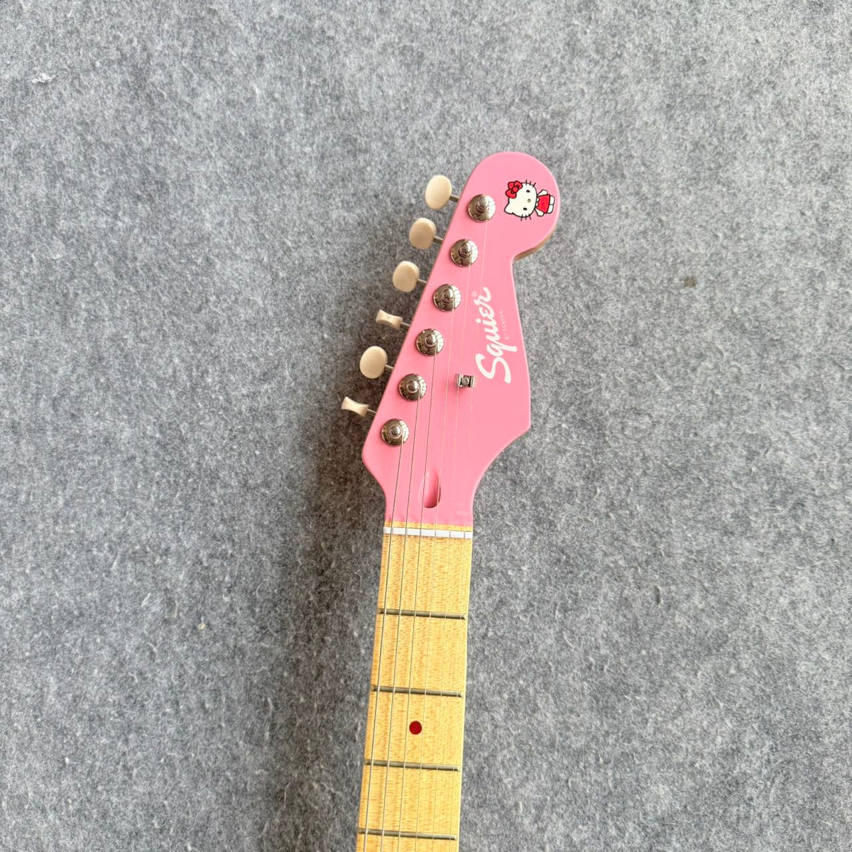 Hello Kitty Pink Fender Stratocaster 2
