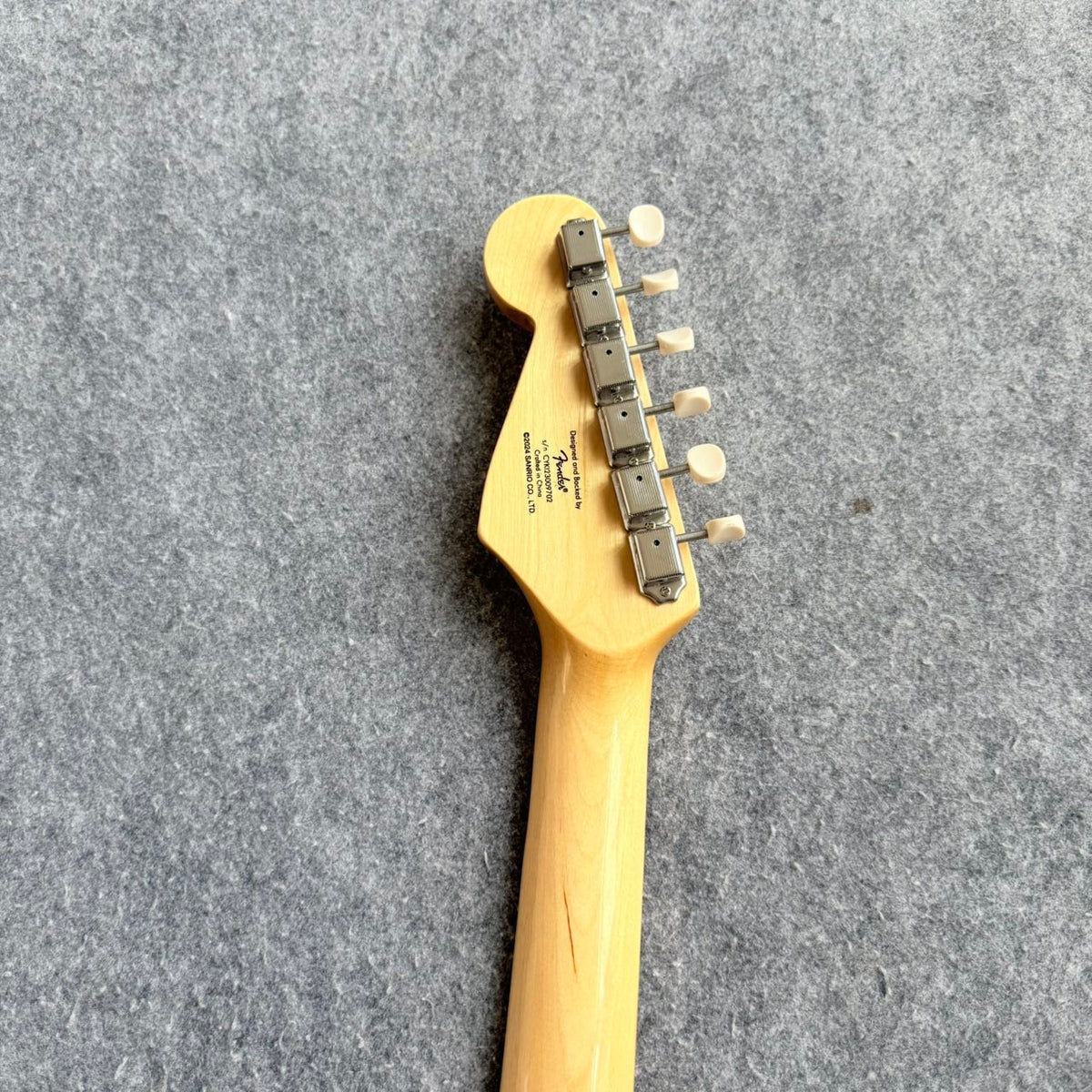 Hello Kitty Pink Fender Stratocaster 2