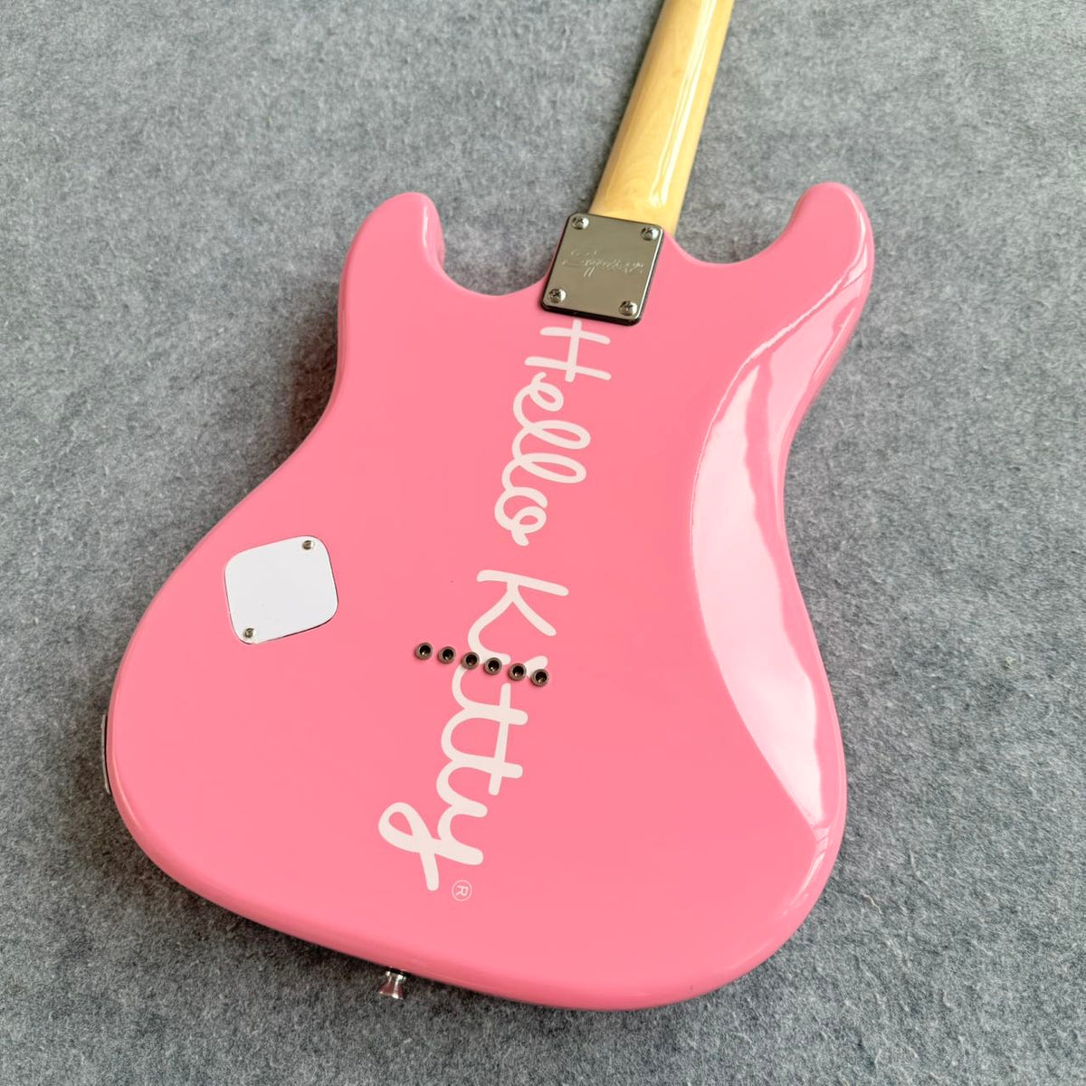 Hello Kitty Pink Fender Stratocaster 2