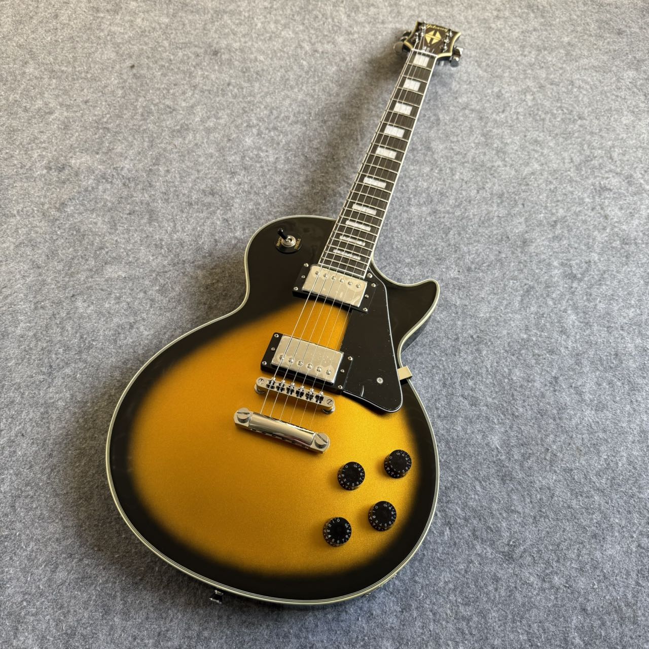 Les Paul Custom - Black & Gold