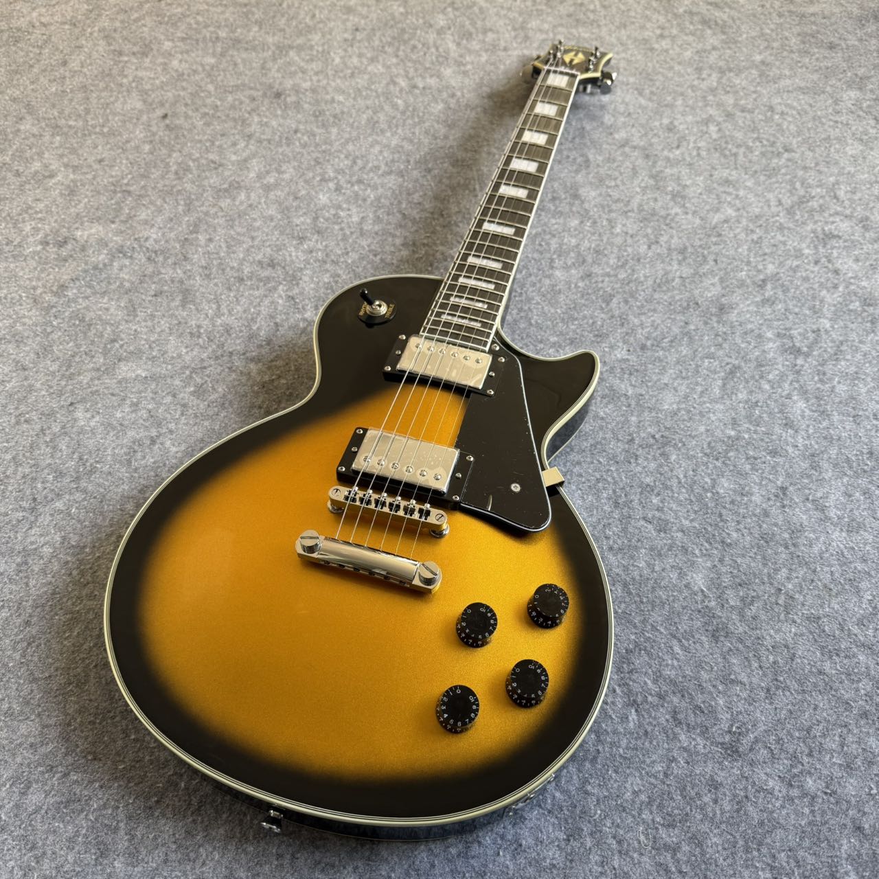 Les Paul Custom - Black & Gold