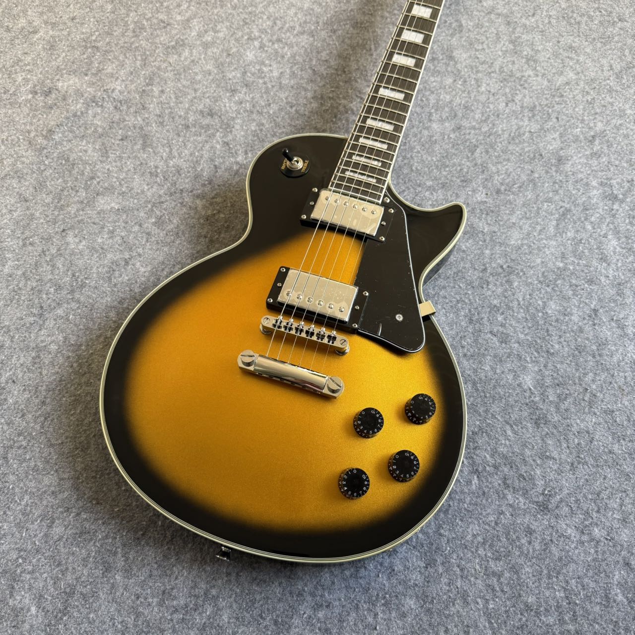 Les Paul Custom - Black & Gold