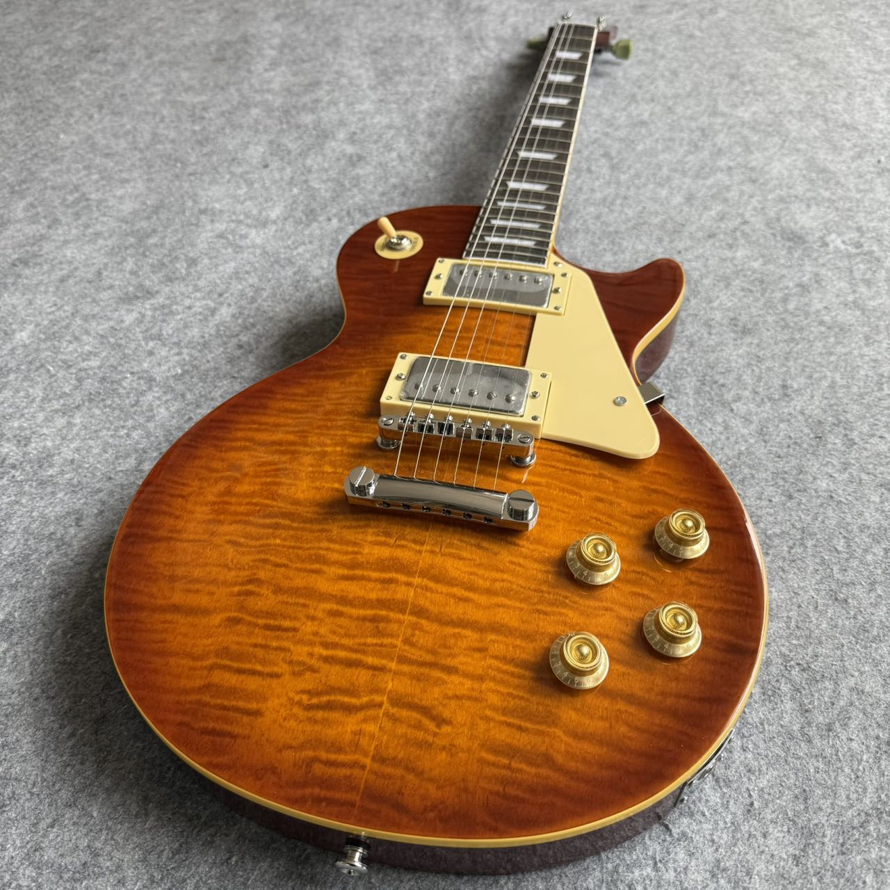 Sunburst Les Paul Style Guitar
