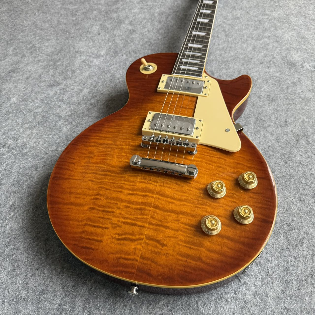 Sunburst Les Paul Style Guitar