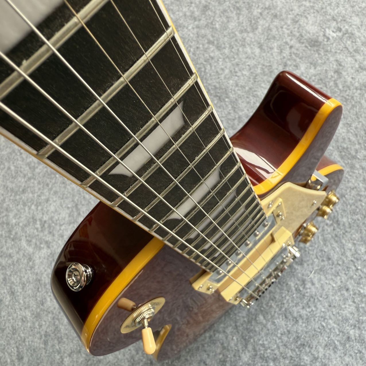 Sunburst Les Paul Style Guitar