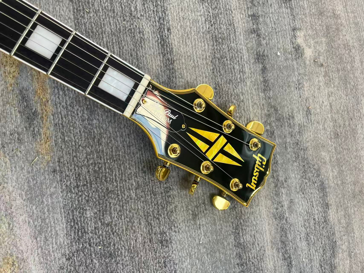 Les Paul Custom - Natural Finish (EMG's)