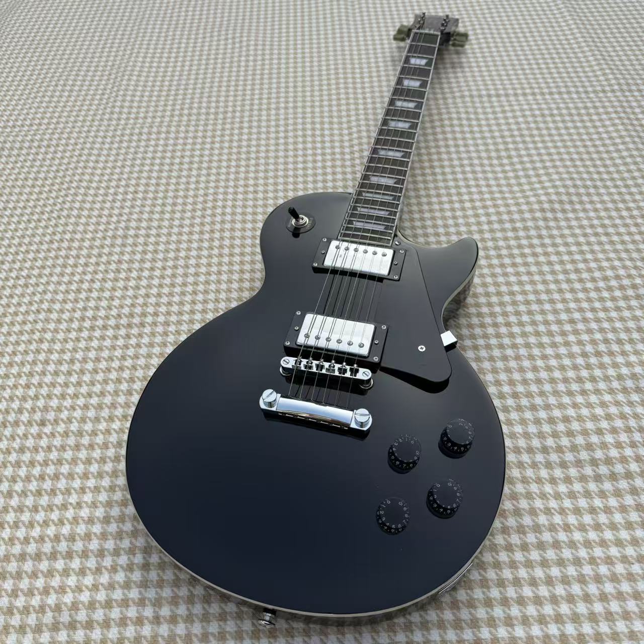 Matte Black Les Paul Style Guitar