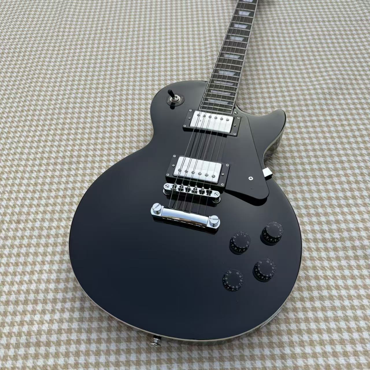 Matte Black Les Paul Style Guitar