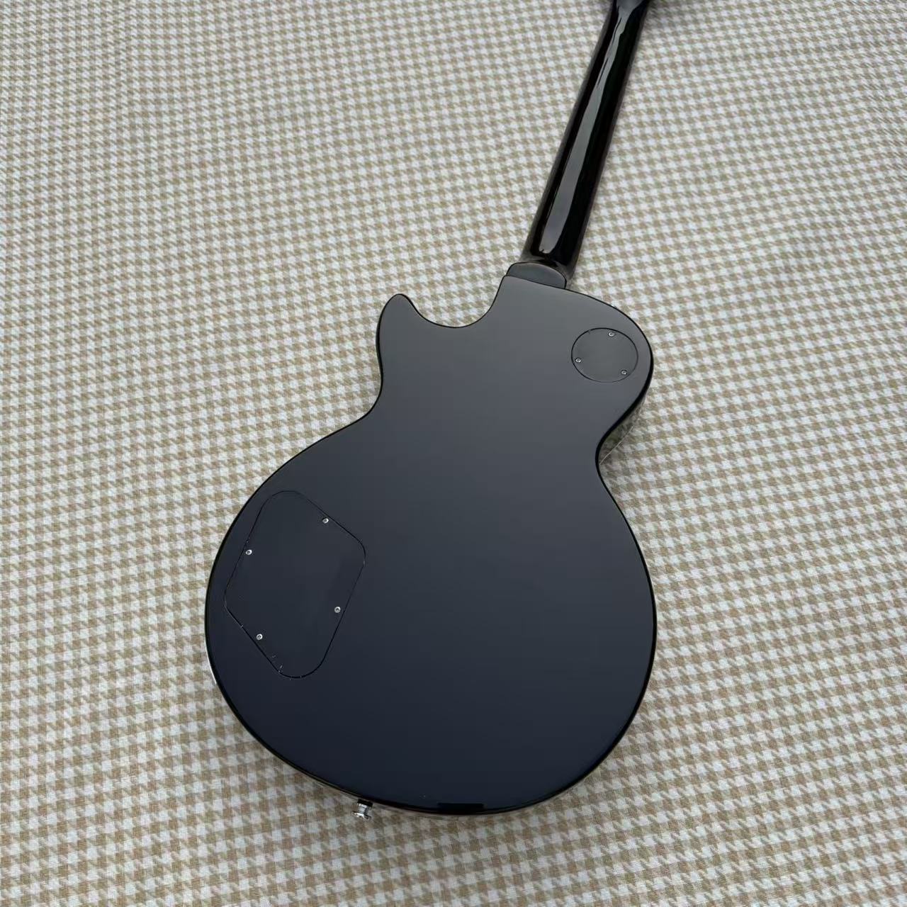 Matte Black Les Paul Style Guitar