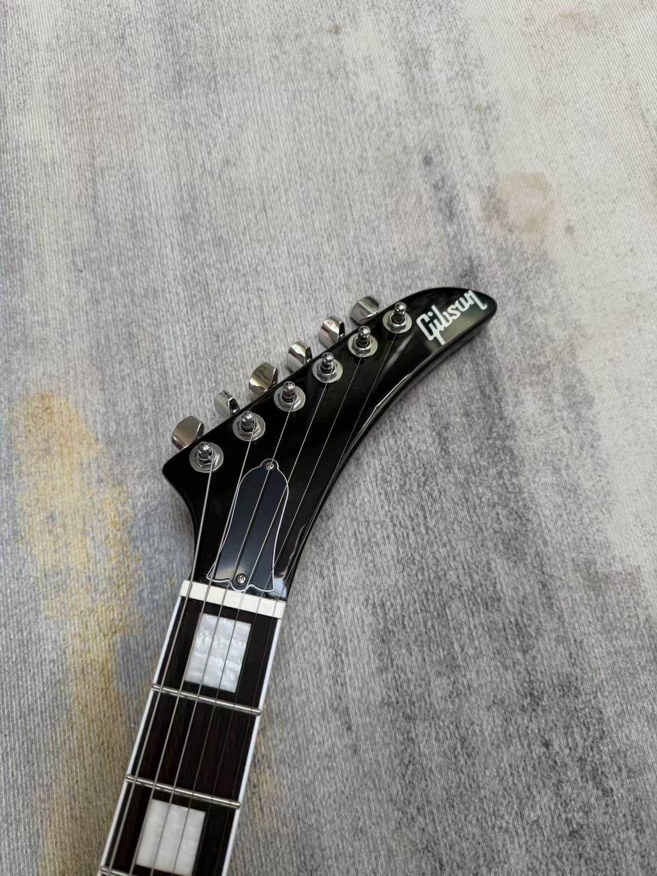 Metallic Grey Gibson Explorer