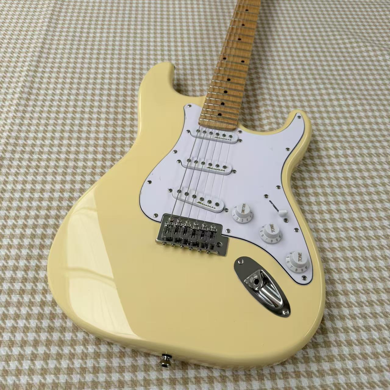 Fender Custom Shop Yellow Stratocaster w/Scalloped Frets