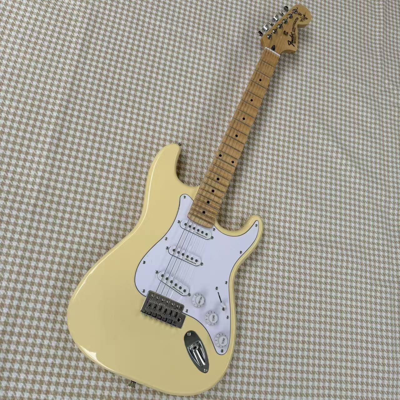 Fender Custom Shop Yellow Stratocaster w/Scalloped Frets