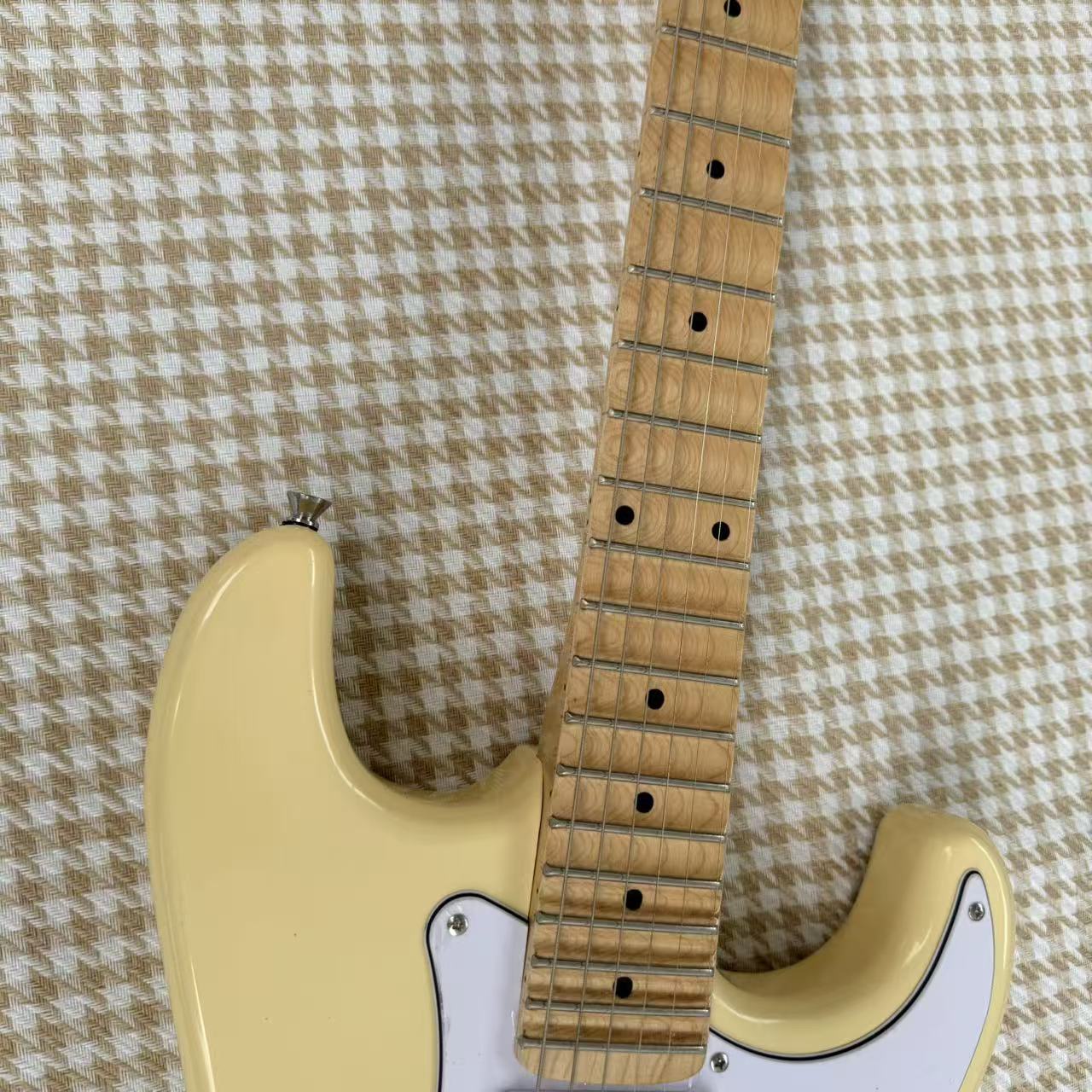 Fender Custom Shop Yellow Stratocaster w/Scalloped Frets