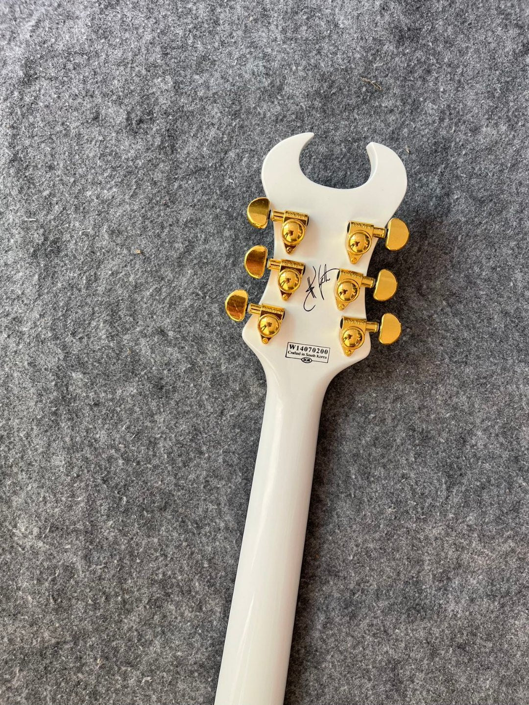 White/Gold Pinstripe Synyster Gates Signature Style Guitar