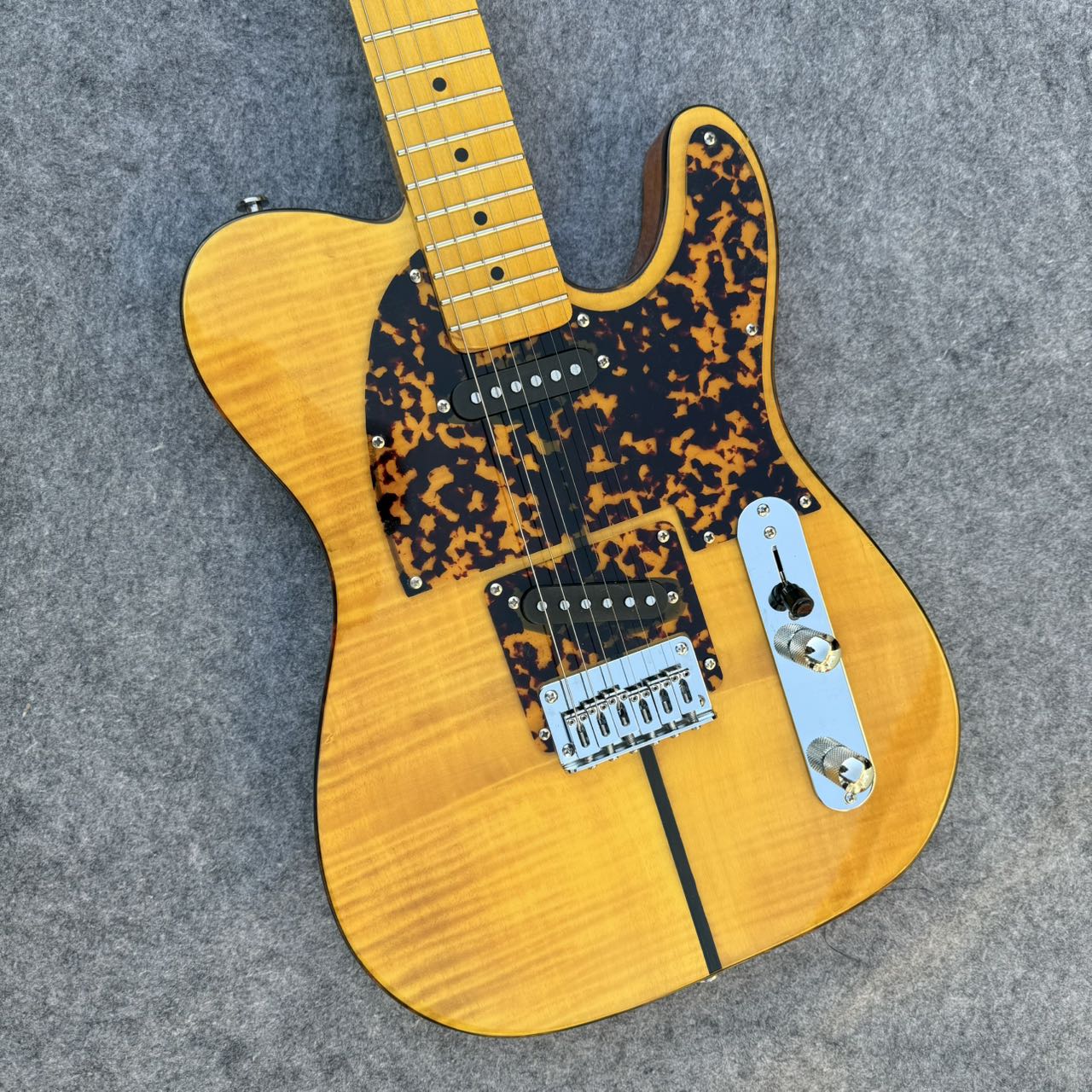 HS Anderson - Mad Cat - Prince Style Guitar