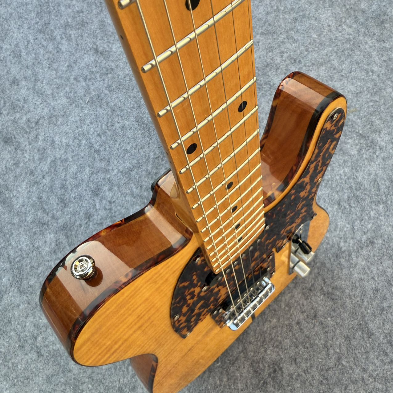 HS Anderson - Mad Cat - Prince Style Guitar