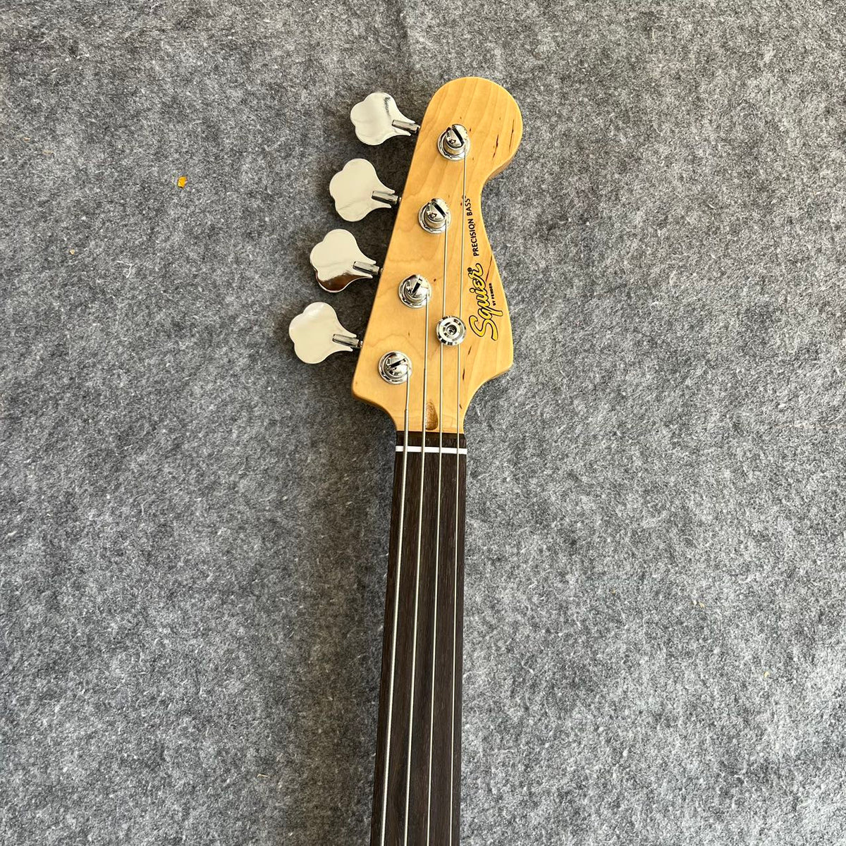 Fretless Fender Jazz Style Bass - Natural Finish