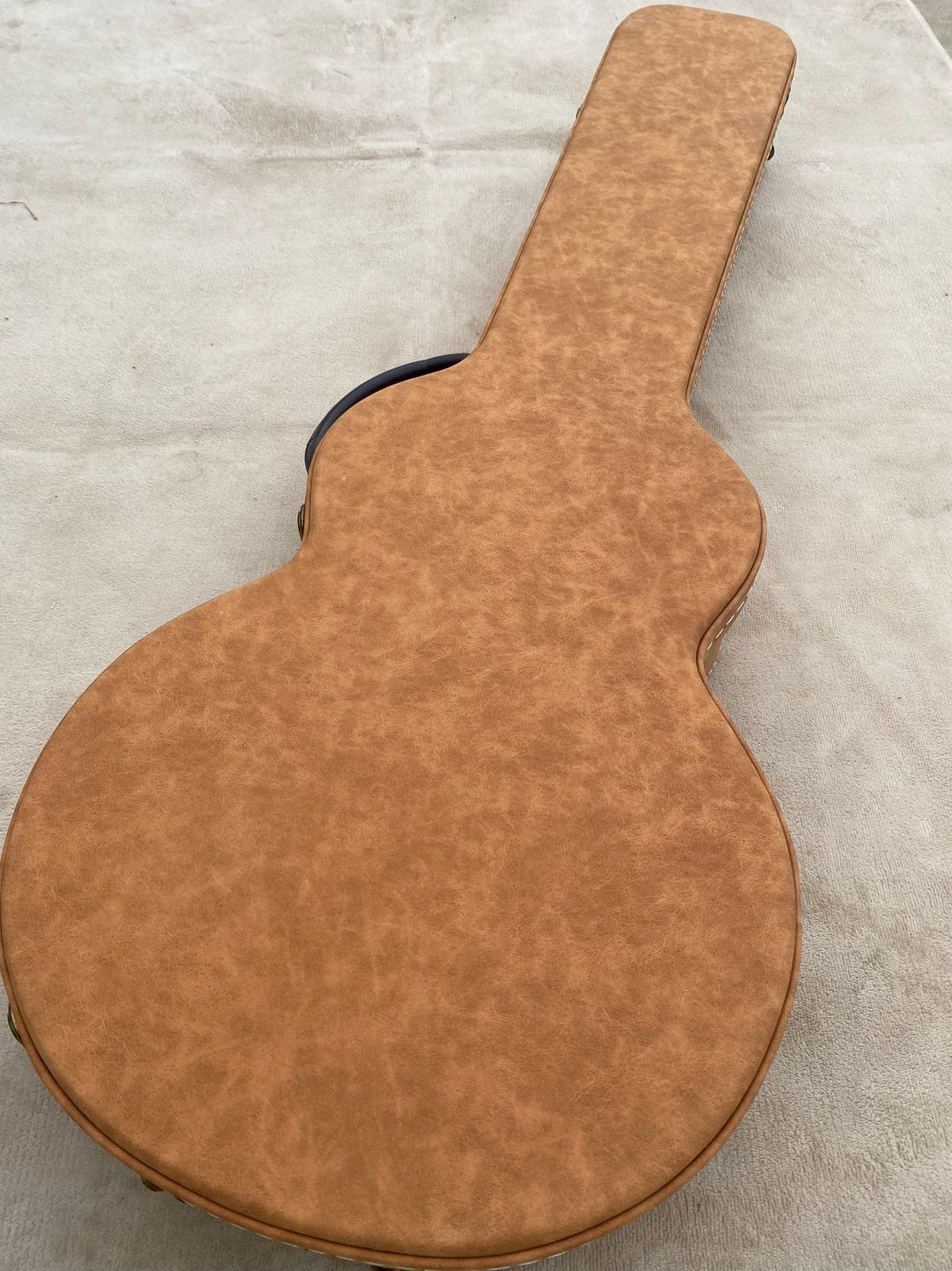 Vintage Tan Hard Case for Les Paul-Style Guitars