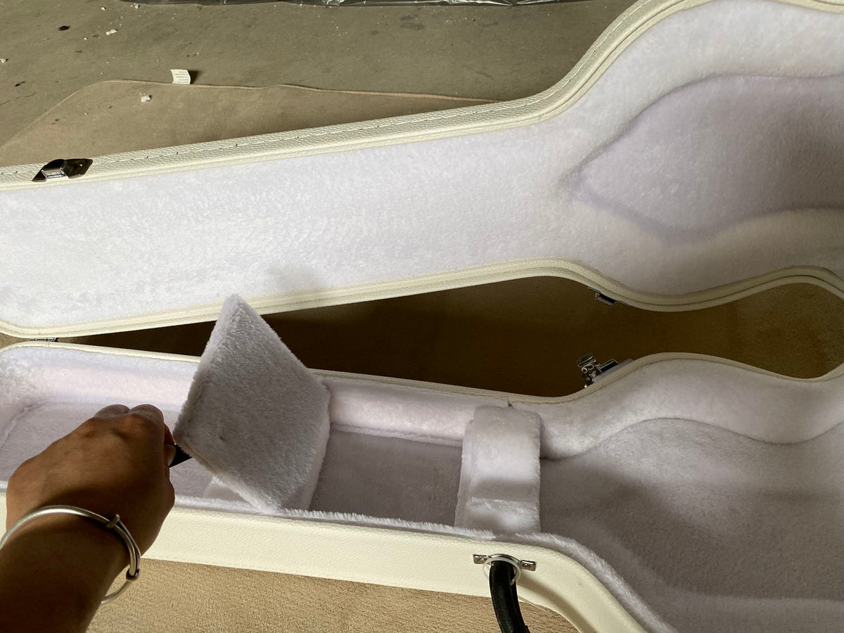 White Hard Case for Les Paul-Style Guitars