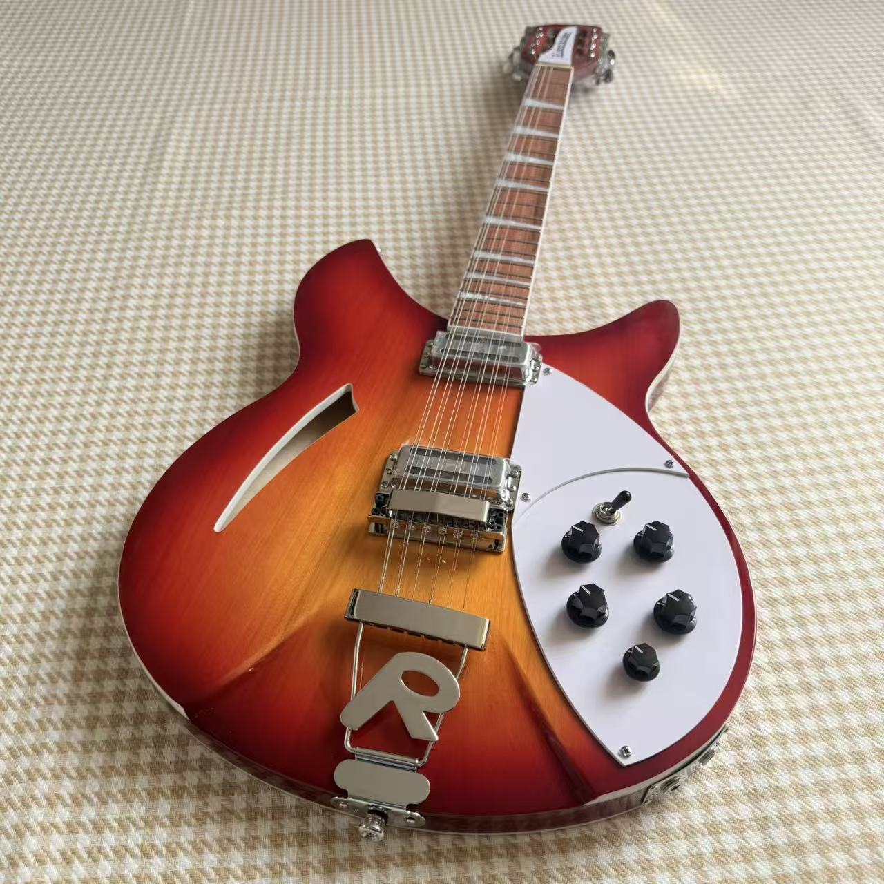 Sunburst Rickenbacker 335 Style Guitar