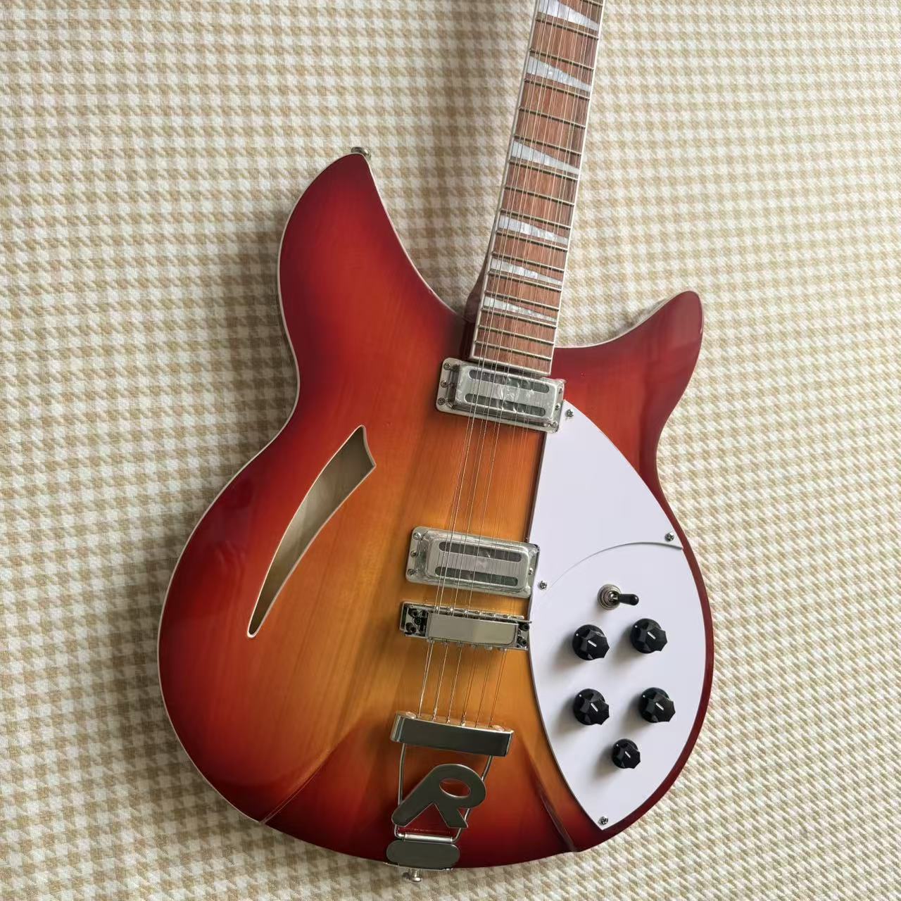 Sunburst Rickenbacker 335 Style Guitar