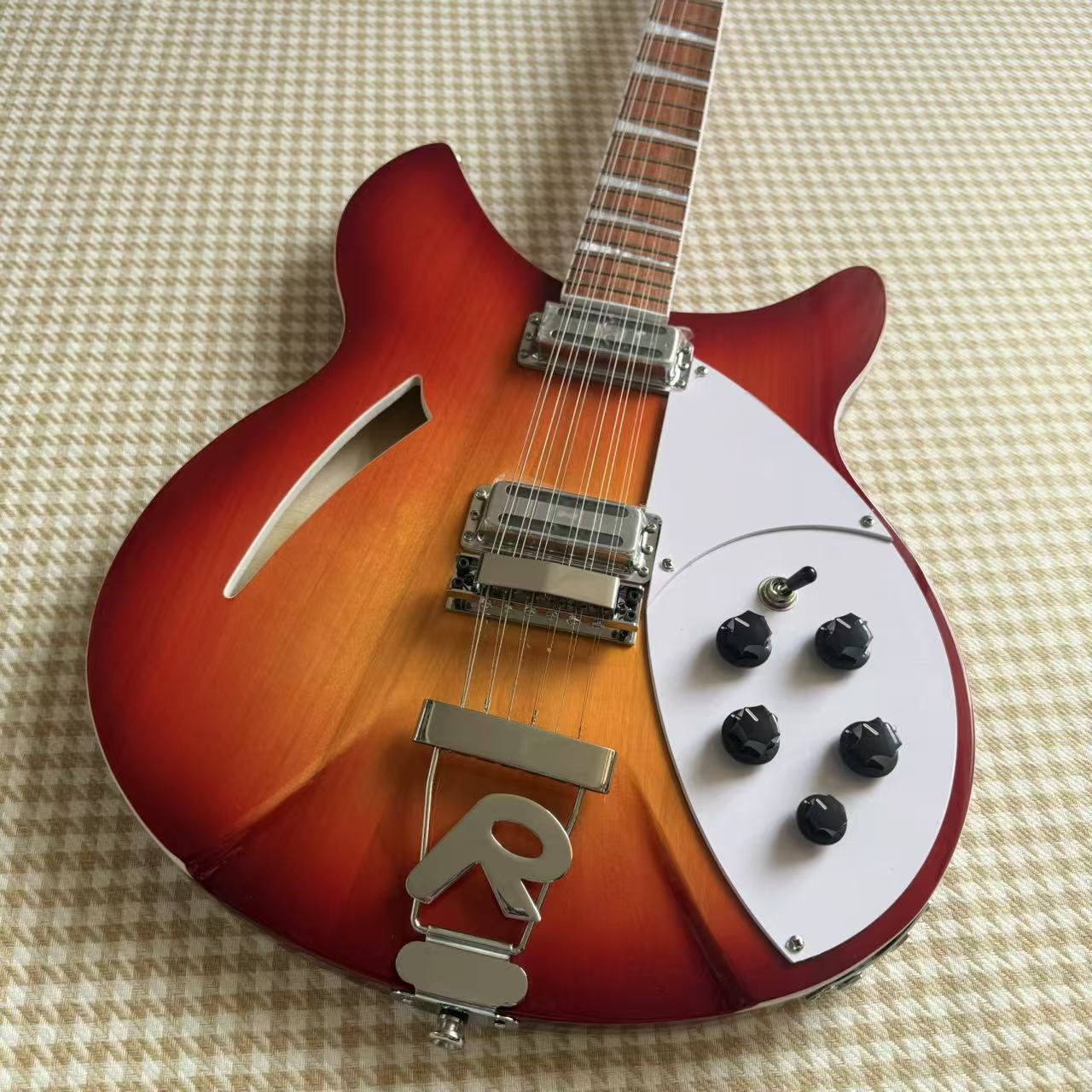 Sunburst Rickenbacker 335 Style Guitar